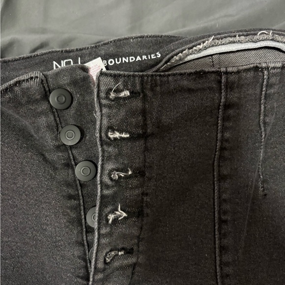 No Boundaries High Rise Black Jeans - Picture 3 of 5